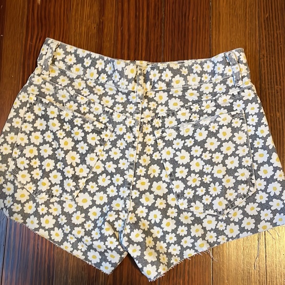 Zara Flower Print Shorts - Picture 2 of 3